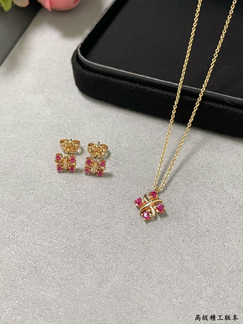T*f*ny necklaces